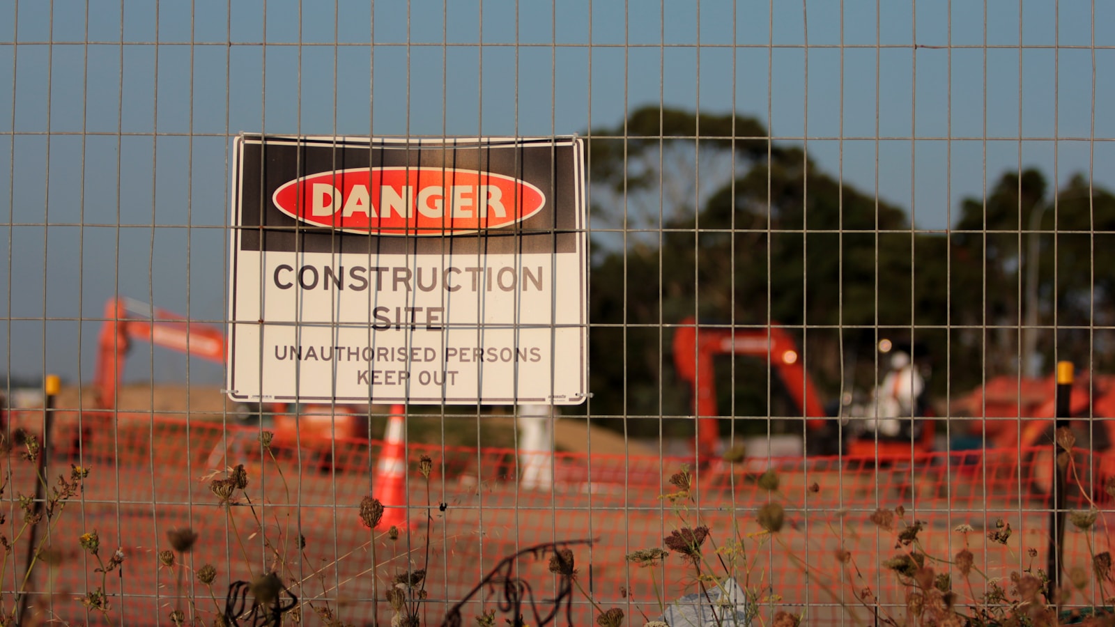 Panneaux de chantier : les mentions obligatoires qu&rsquo;on oublie