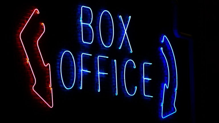 Cinéma et salle de spectacle : affichage tarifaire, numéro de récépissé, jauge et issues