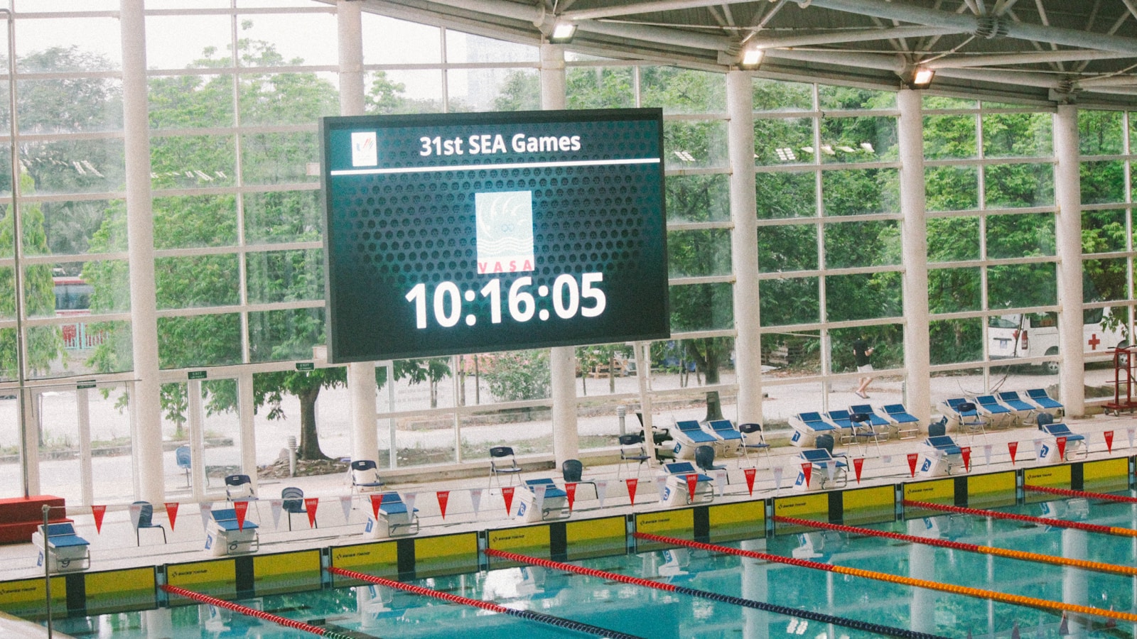Signalétique de piscine publique : ce que la réglementation impose d&rsquo;afficher au bord du bassin