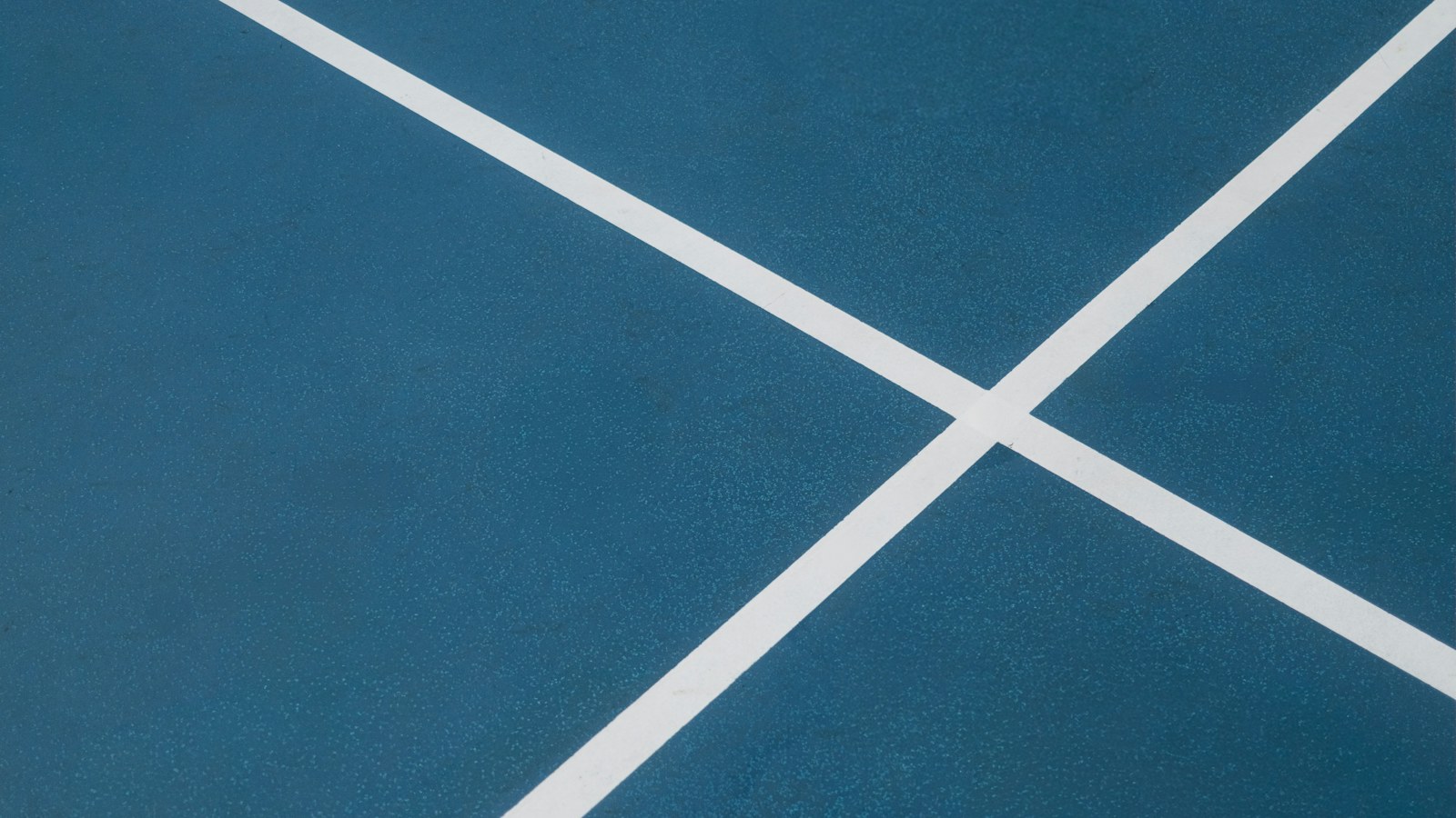 Marquage au sol de terrain de sport pour les mairies : city-stade, tennis, padel, gymnase, ce qu&rsquo;il faut prévoir avant de tracer